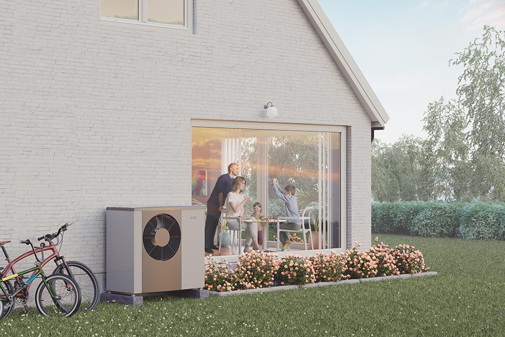 Luft/Wasser-Wärmepumpe an einem Einfamilienhaus – installiert von Kling Haustechnik